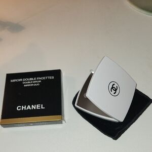 CHANEL NWOT White Double Mirror Duo